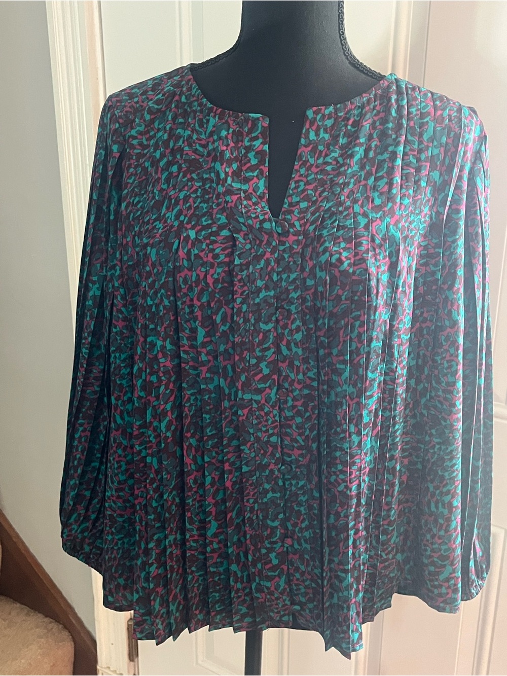 Nine West Teal & Magenta Pleated Notch-Neck Blouse